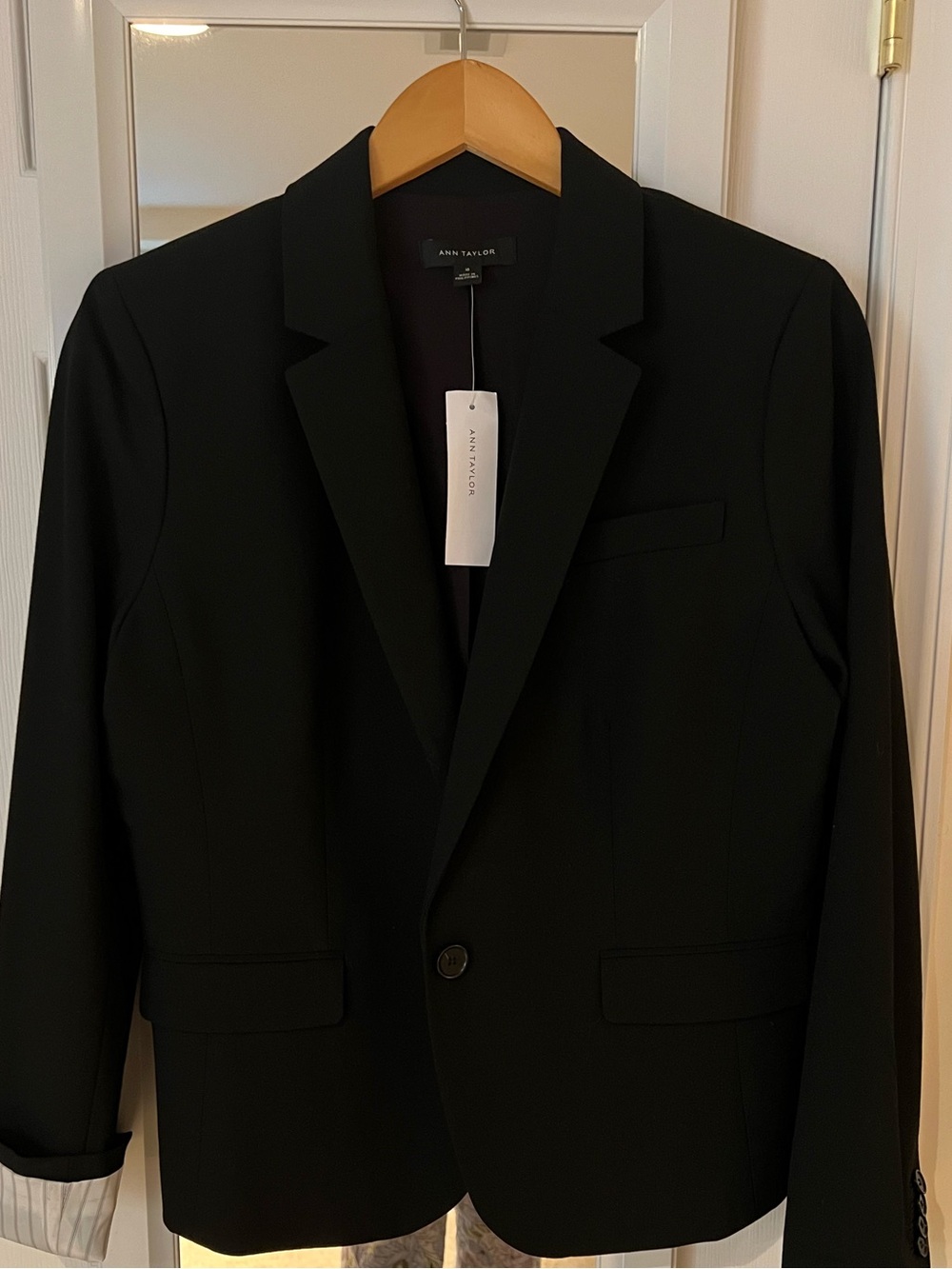 Ann Taylor one button blazer